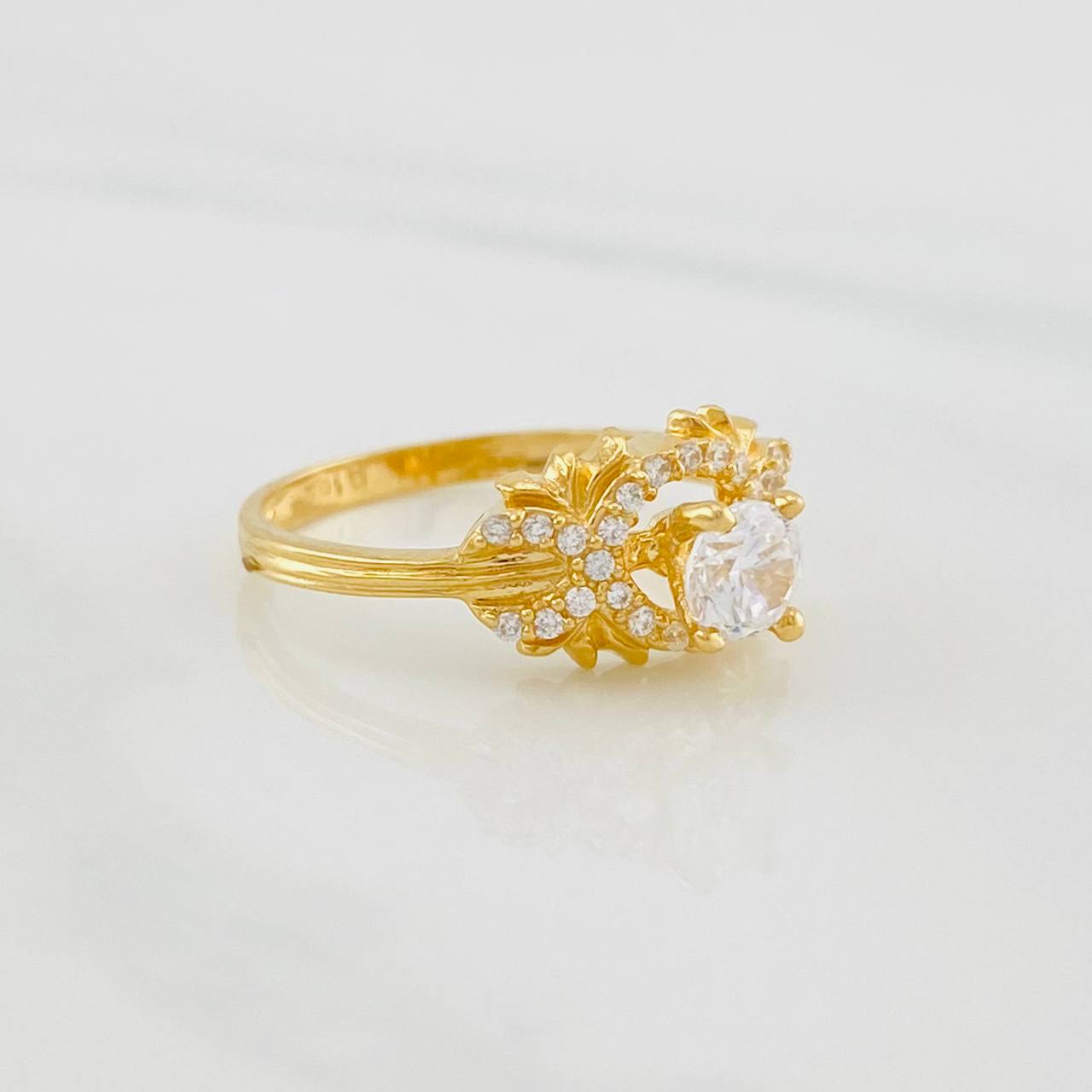 Anillo Flor Imperial 2.35g / T5 1/2 Oro Amarillo 18K