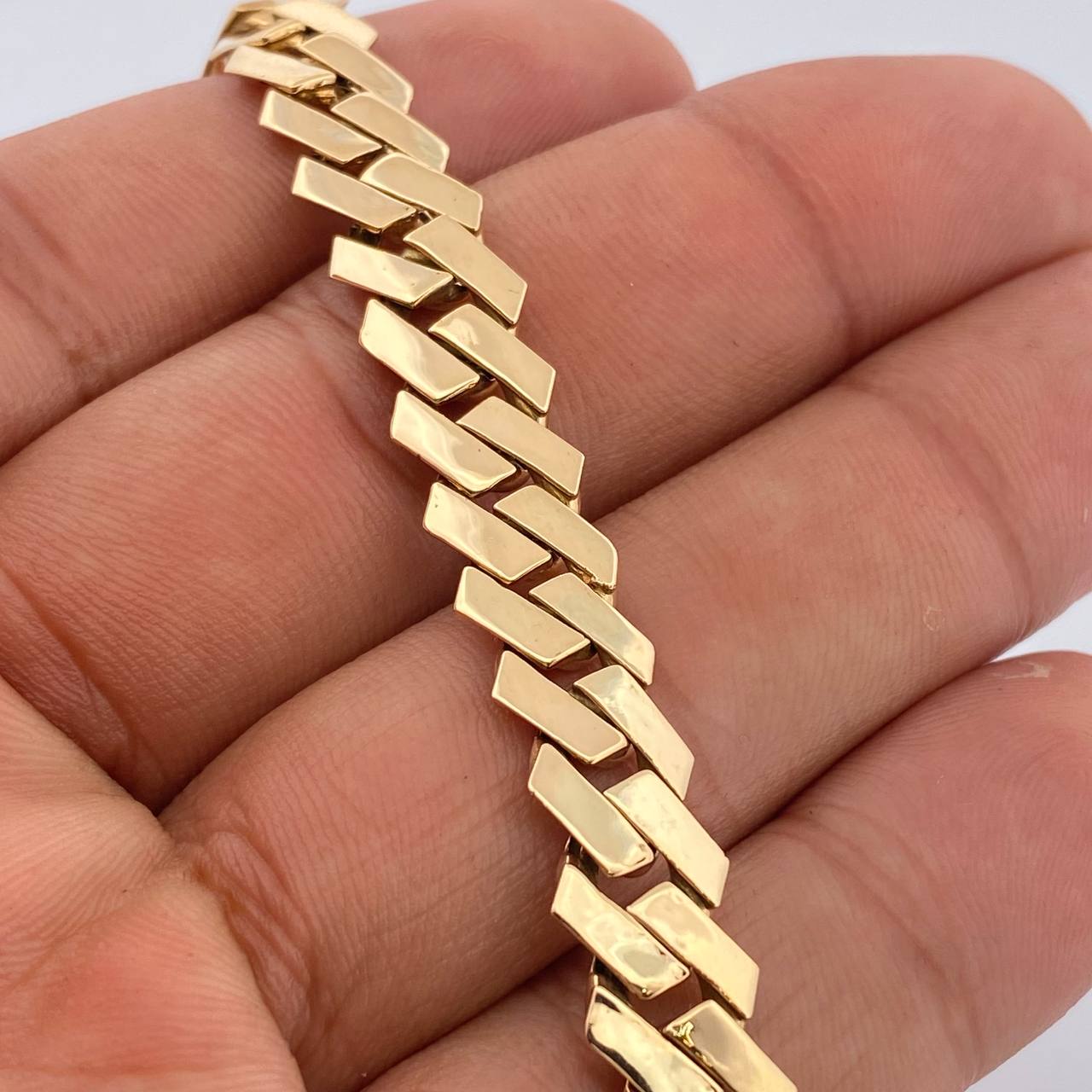 Cuban Links Bracelet 19.25gr / 7 3/4 in / 8mm 18K Yellow Gold %