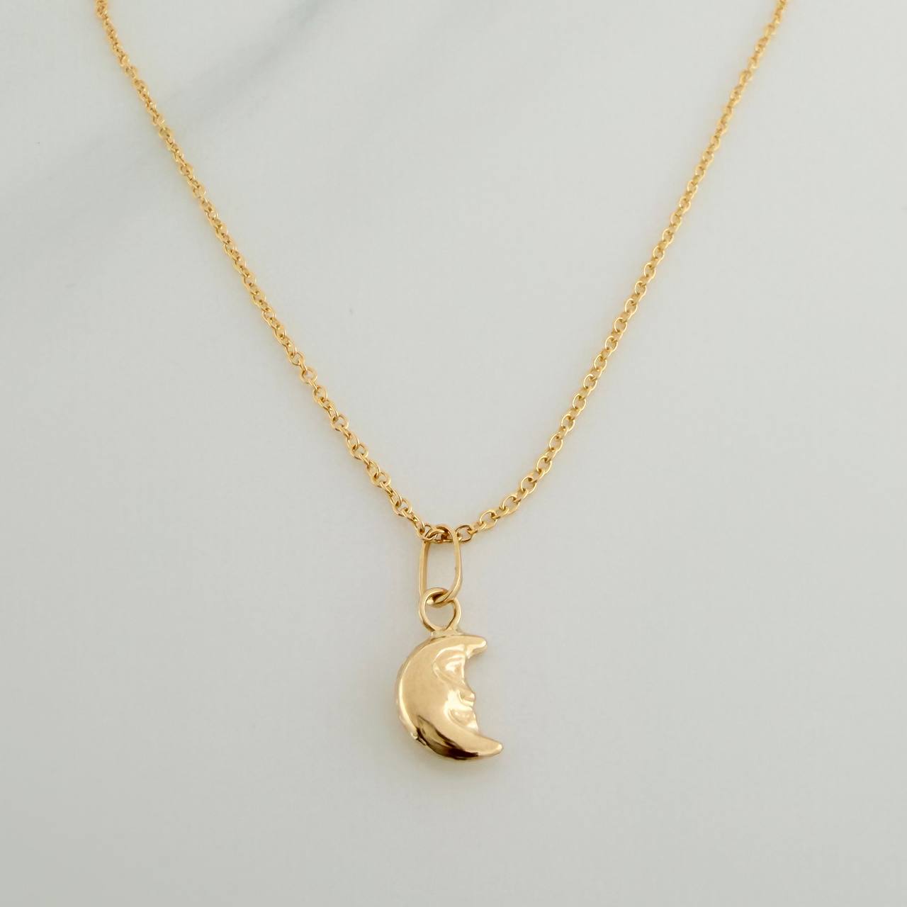 Set Cadena y Dije Aro Seguido + Luna 1.65gr / 18 in / 1mm Oro Amarillo 18K (Oferta) &