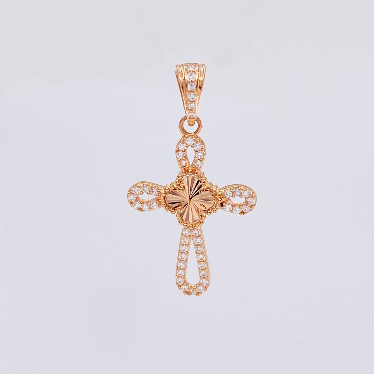 Dije Cruz Trébol Diamantado 1.75g / 1 1/4 in Oro Rosa 18K