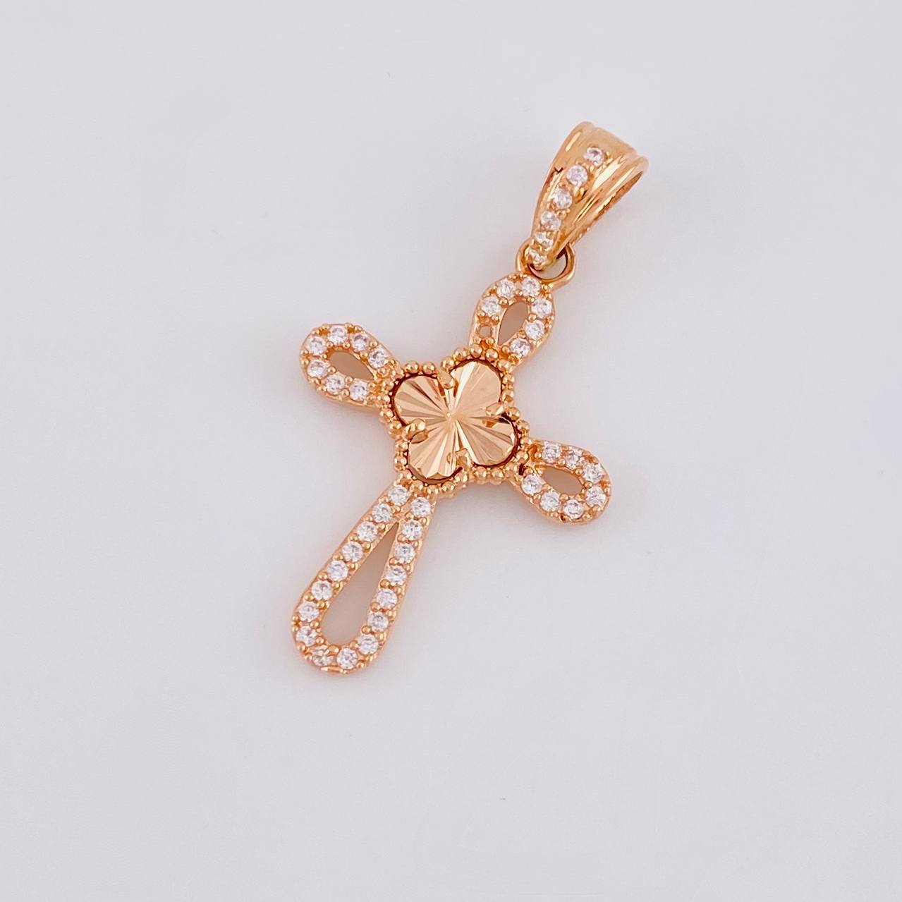 Dije Cruz Trébol Diamantado 1.75g / 1 1/4 in Oro Rosa 18K