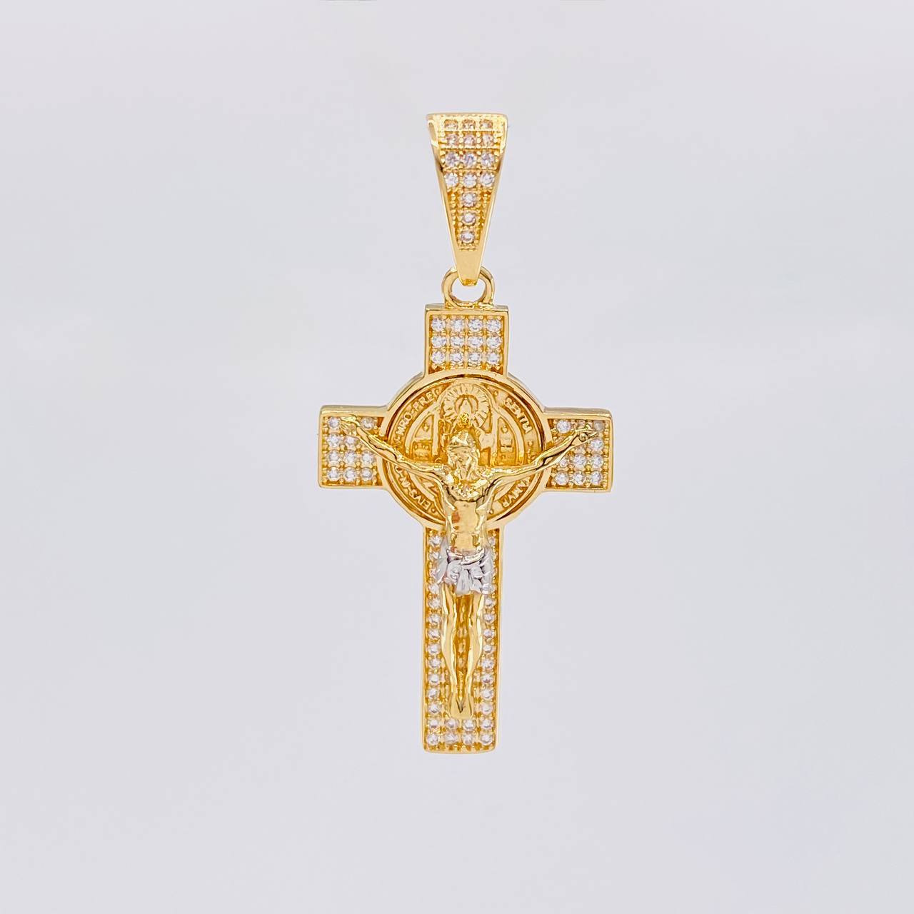 Dije Cruz Cristo San Benito 6.2g / 1 3/4 in Dos Oros Amarillo Blanco 18K