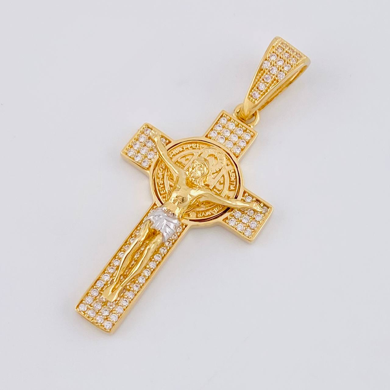 Dije Cruz Cristo San Benito 6.2g / 1 3/4 in Dos Oros Amarillo Blanco 18K