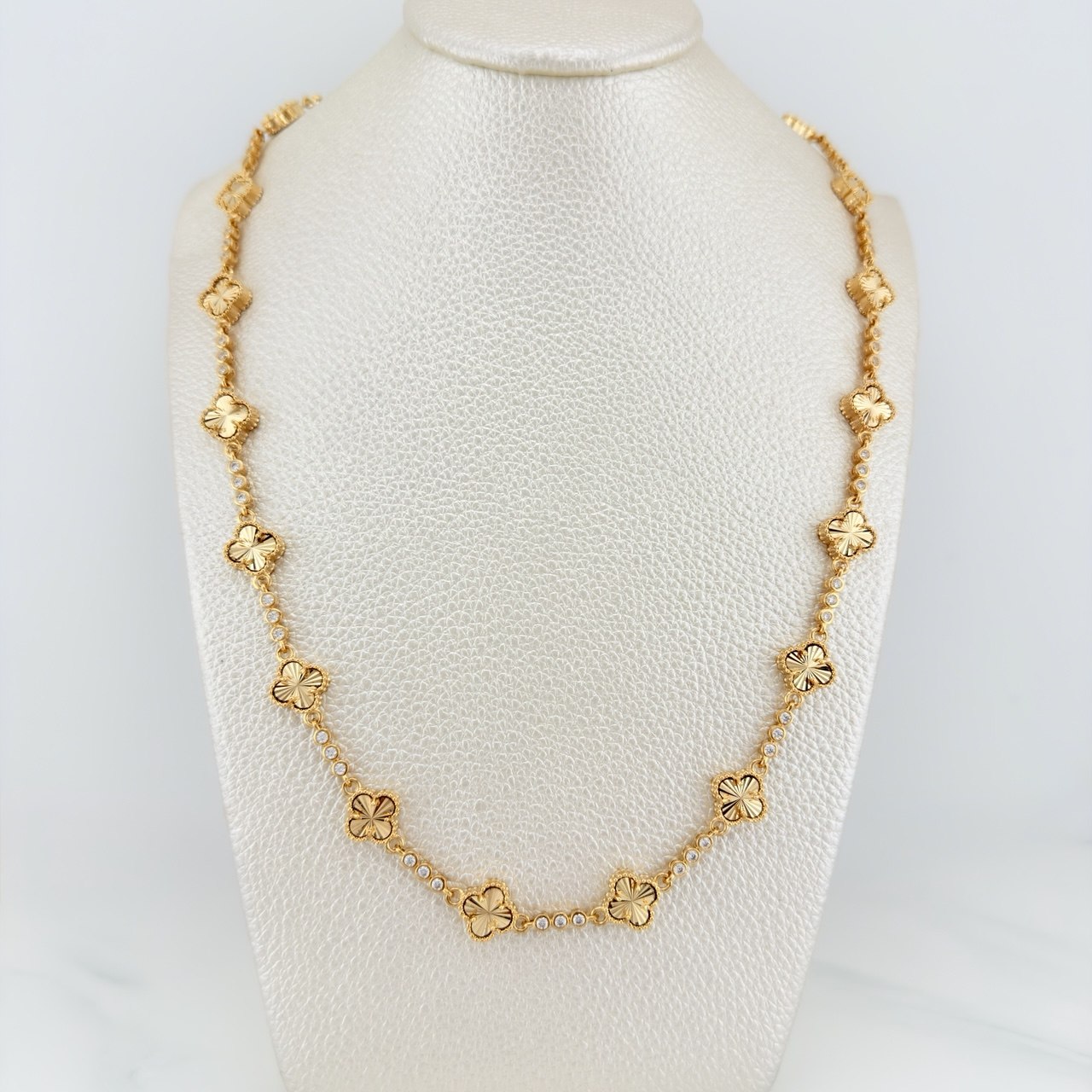 Clover Chain Diamond Cut Circles 25.6 g / 18 1/4 in / 2.51 mm Yellow Gold 18K