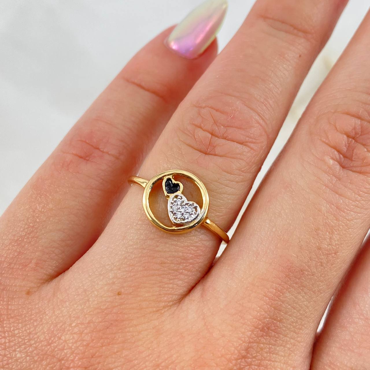 Hearts Ring 1.55gr / Size 4 3/4 / White-Black Zircons Two Yellow and White Golds