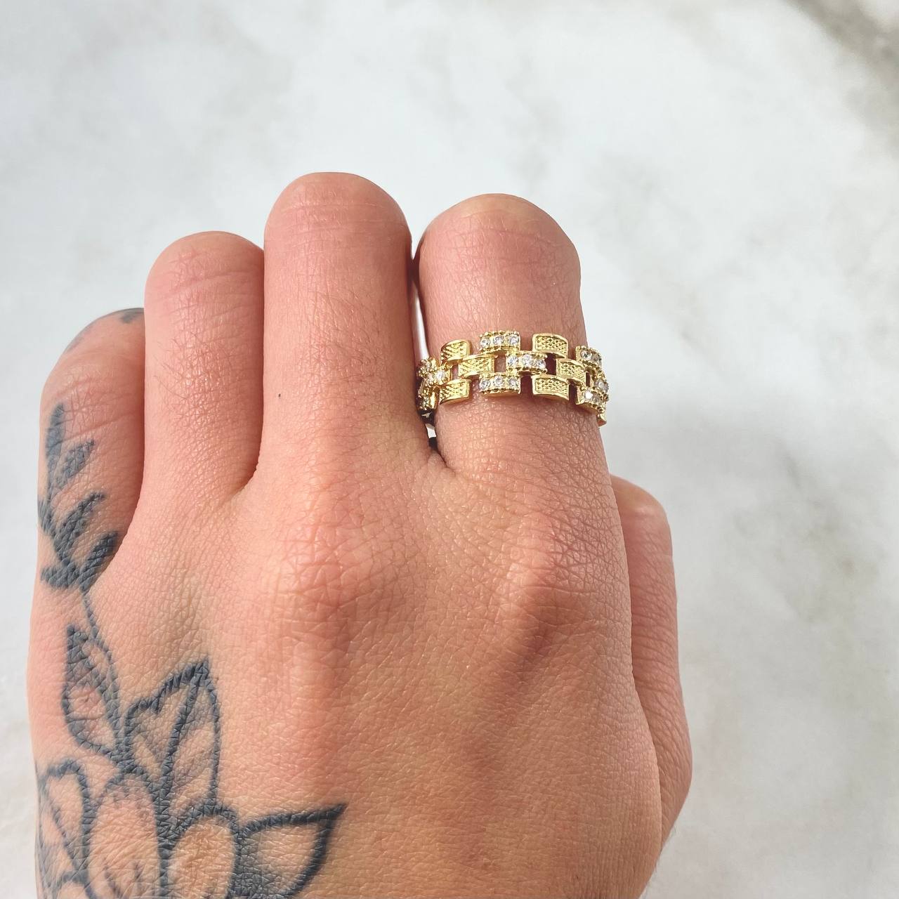 Rustic Interlaced Strap Ring 4.15gr / Size 8 1/4 / 18K Gold