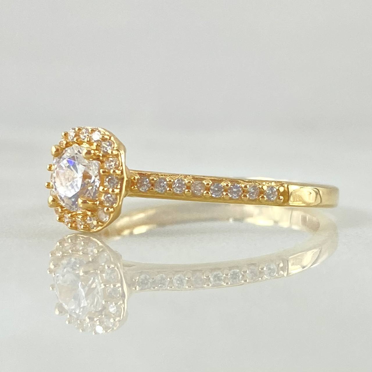 Square Halo Solitaire Ring 2.2gr / Size 7 / 18K Gold
