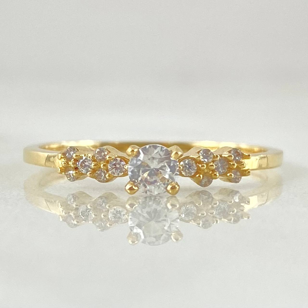Solitaire Ring Four Sparks 1.6gr / Size 7 1/2 / 18K Gold