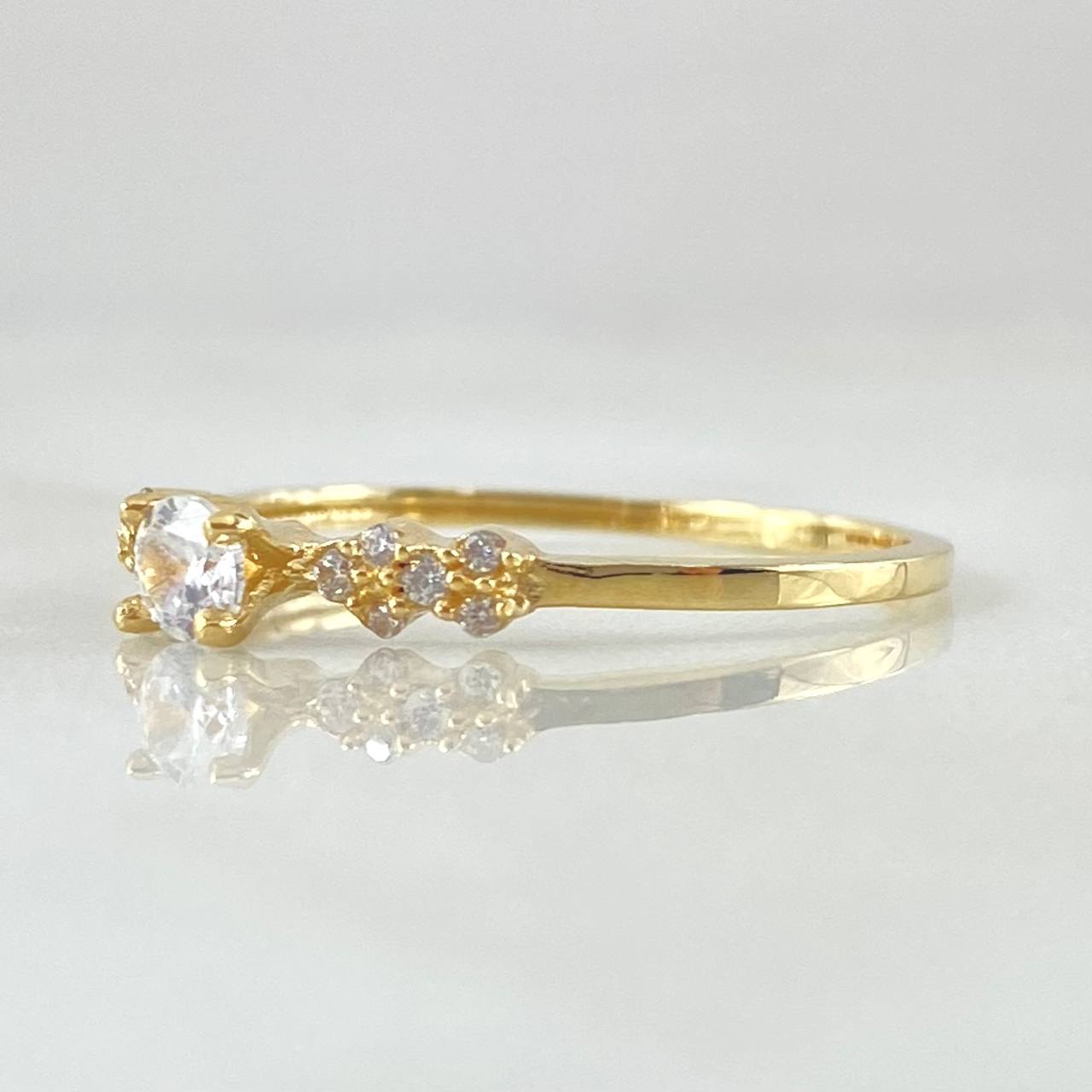 Solitaire Ring Four Sparks 1.6gr / Size 7 1/2 / 18K Gold