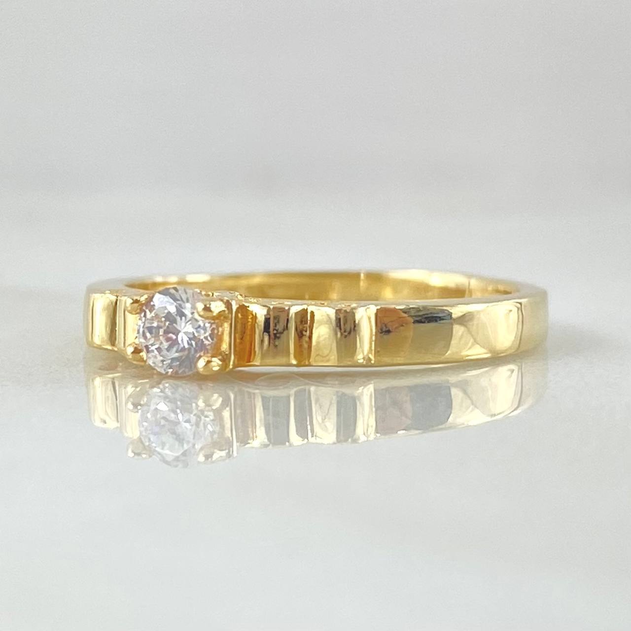 Anillo Solitario Corazones Roto 2.4gr / T7 1/4 / Oro 18K -