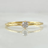 Smooth Petit Solitaire Ring 1.1gr / Size 6 / 18K Gold