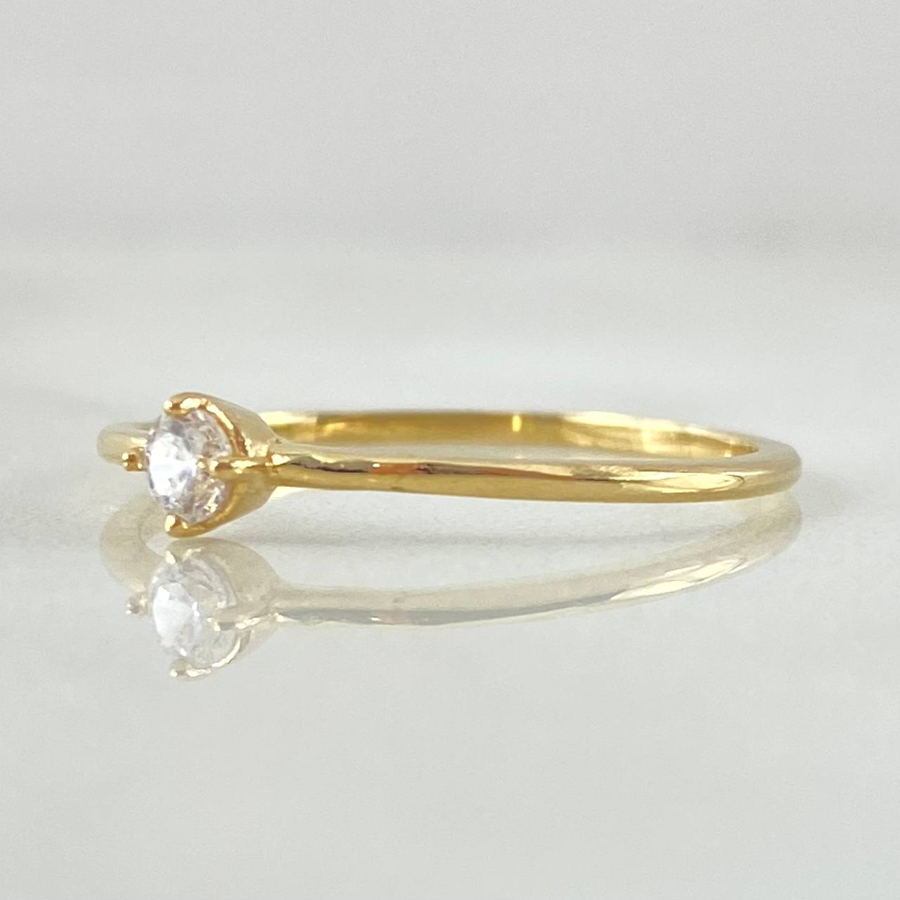 Smooth Petit Solitaire Ring 1.1gr / Size 6 / 18K Gold