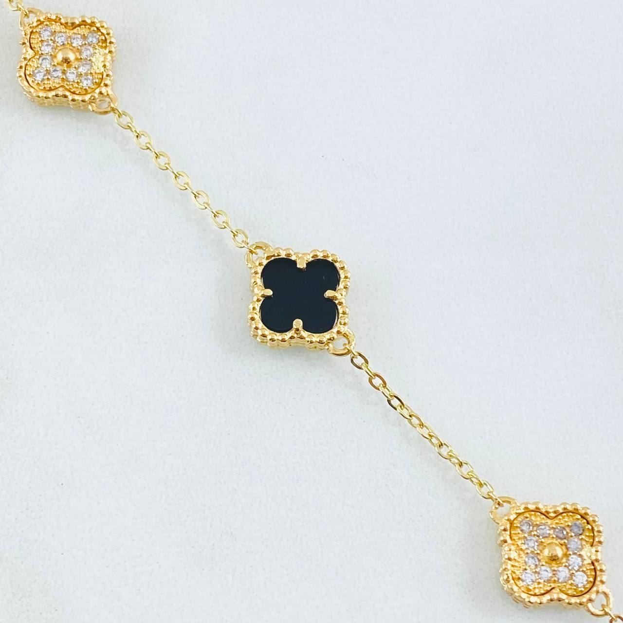 Clover Bracelet Black Onyx Diamond Cut White Zircon 5.1gr / 7in / 18K Gold