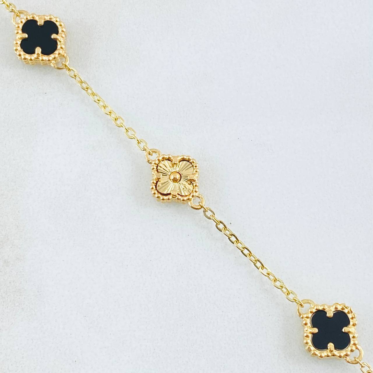 Pulso Trebol Onix Negro Diamantado 3.95gr / 7 in / Oro Amarillo Nac.Esp. 18K