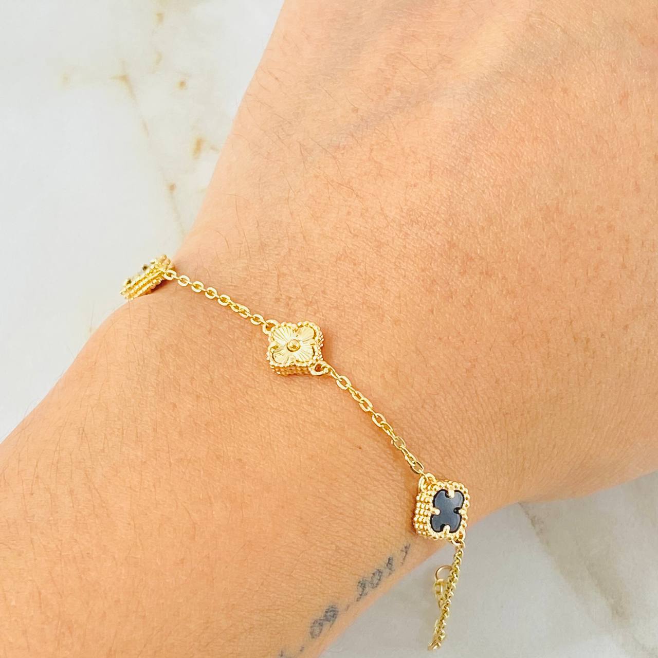 Pulso Trebol Onix Negro Diamantado 3.95gr / 7 in / Oro Amarillo Nac.Esp. 18K