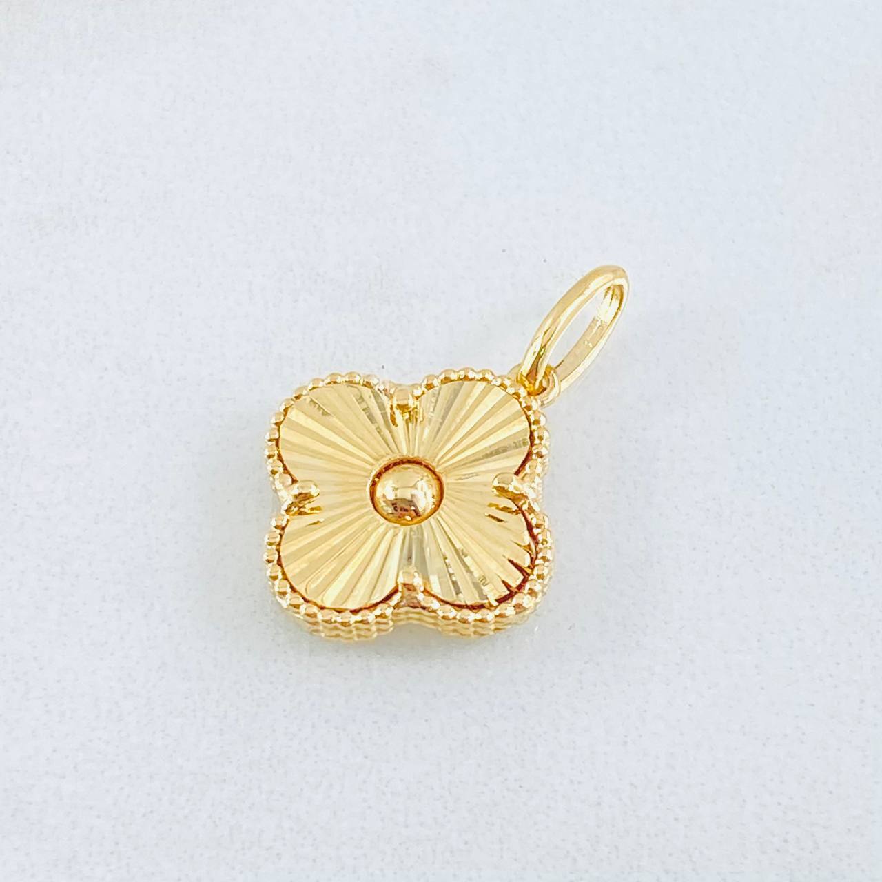 Dije Trebol Diamantado 2.15gr / Oro Amarillo Nac.Esp. 18K ©