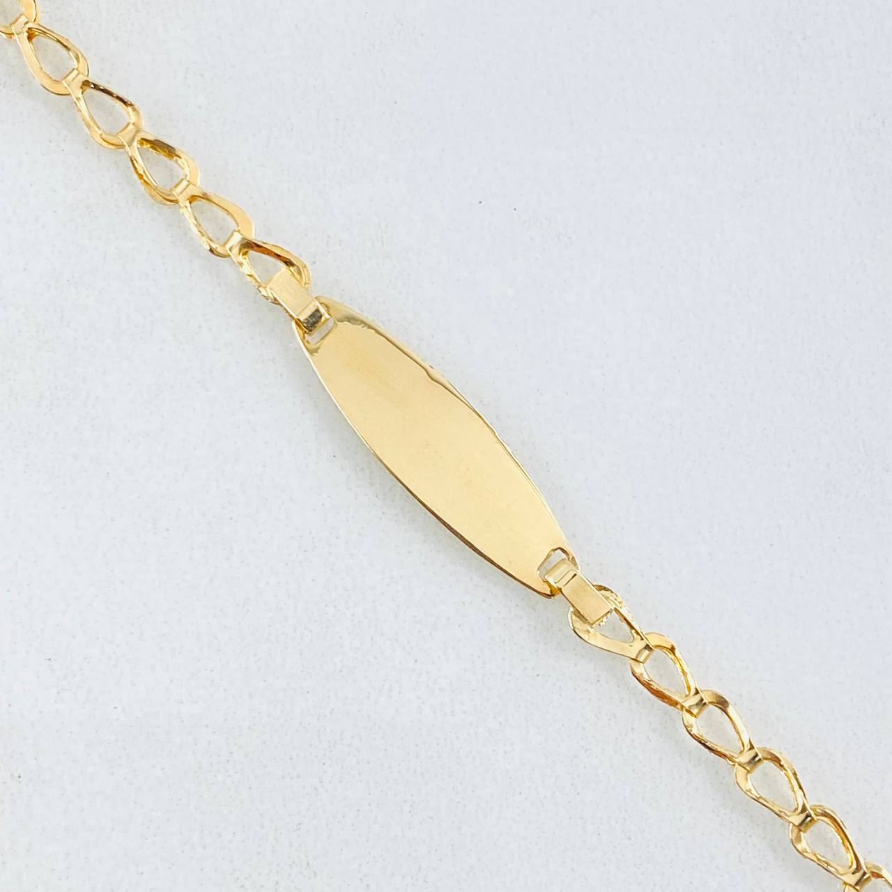 Pulso Bebé Espiga Placa Ovalada 1gr / 5 in / Oro Amarillo 18K