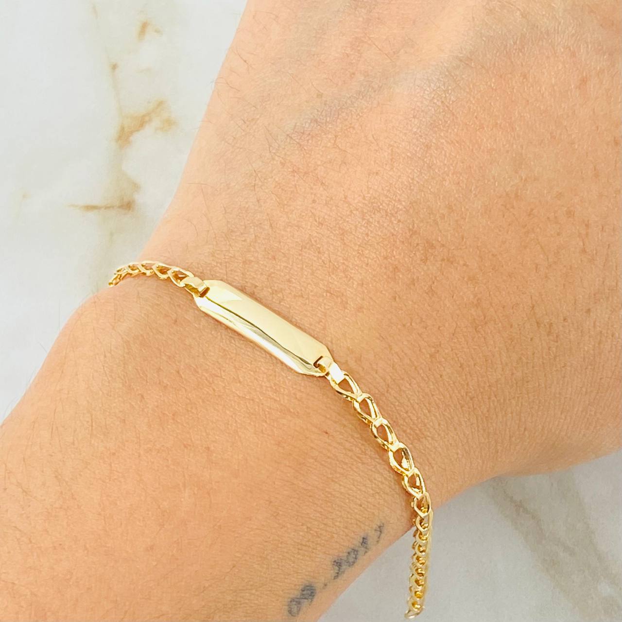 Pulso Bebé Espiga Placa Rectangular 1.15gr / 5 1/2 in / Oro Amarillo 18K