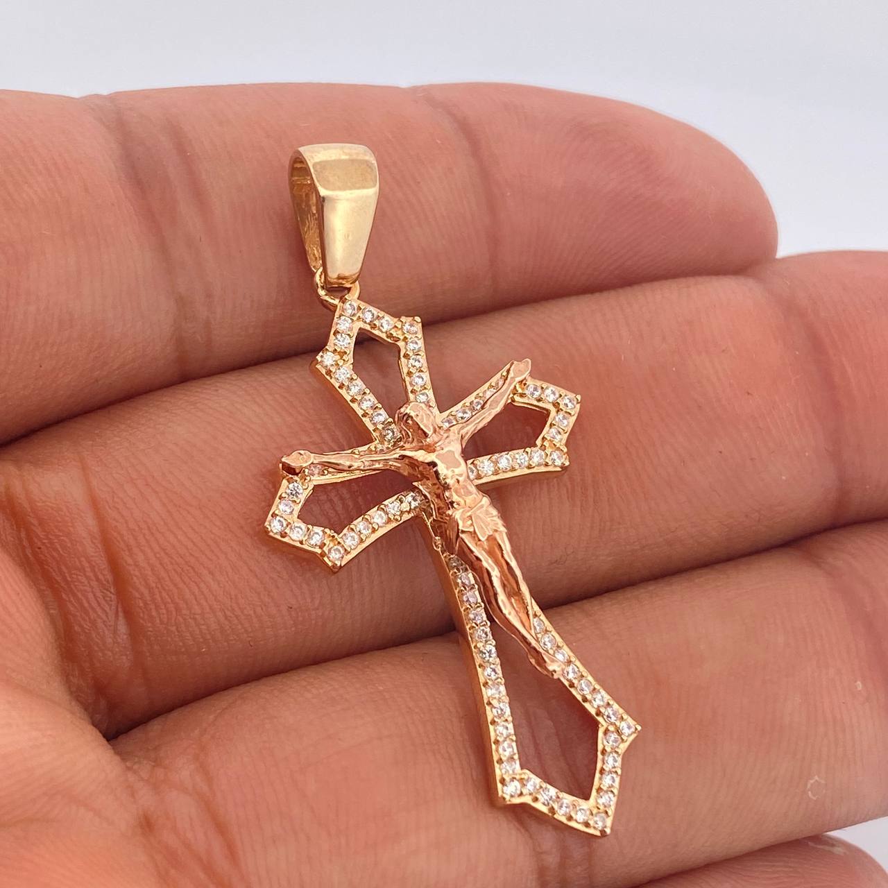 Dije Cruz Cristo 4.95gr / 1 3/4 in / Dos Oros Amarillo Rosa 18K %