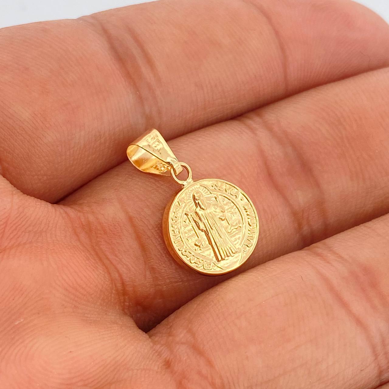 Pendant Saint Benedict 0.65gr / 3/4 in / 18K Yellow Gold %