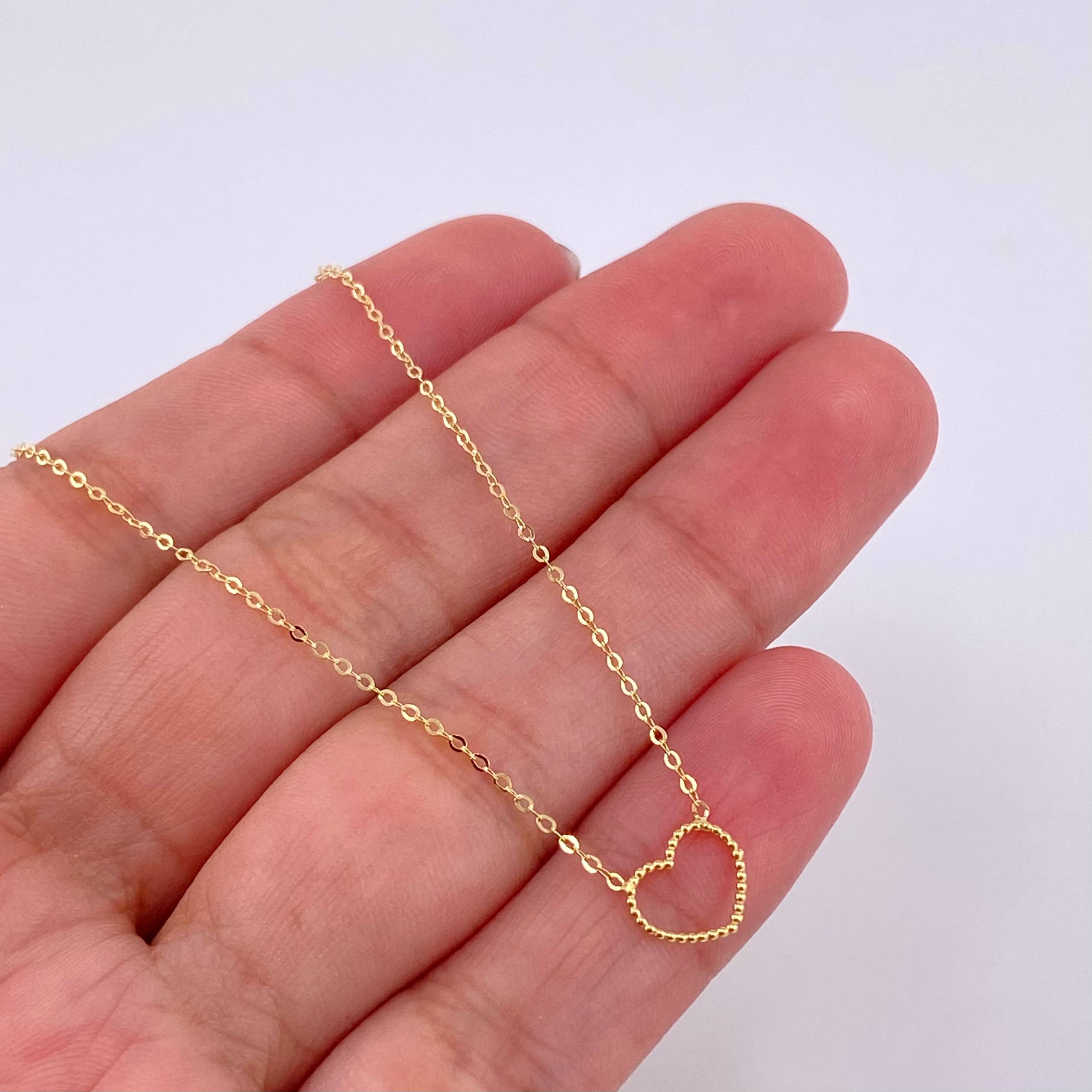 Classic Link Chain Heart Silhouette Pendant 1.25g / 18 in / 1mm 18K Yellow Gold