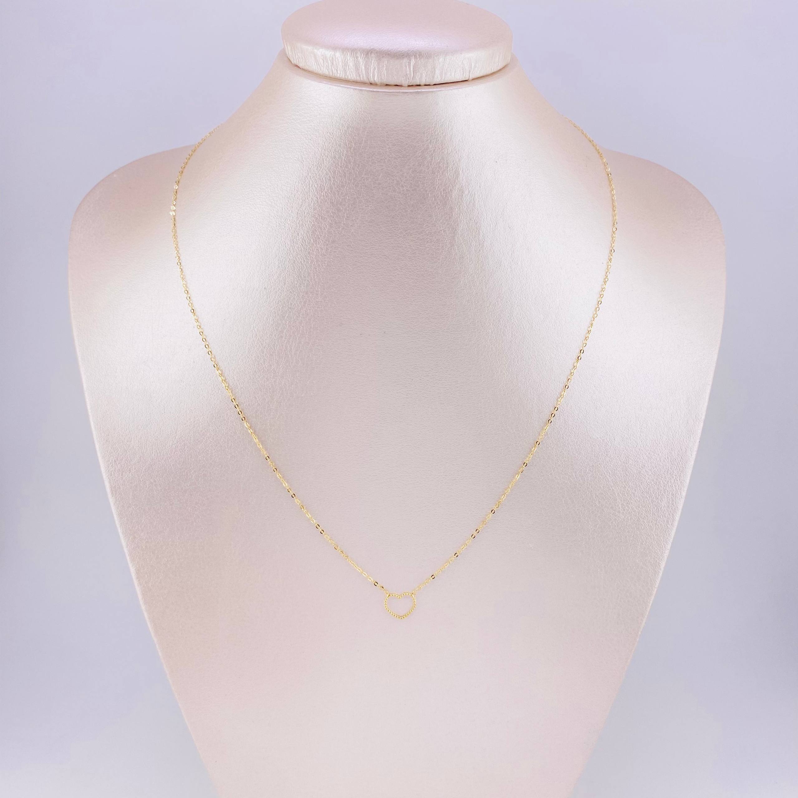 Classic Link Chain Heart Silhouette Pendant 1.25g / 18 in / 1mm 18K Yellow Gold