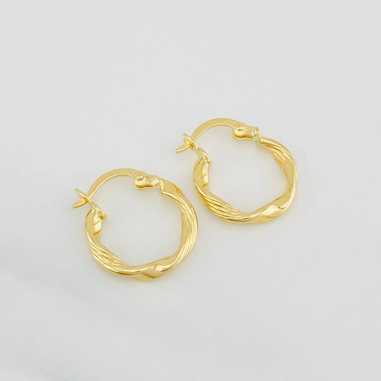 Candongas Mai 1.15g / 3/4 in Oro Amarillo 18K