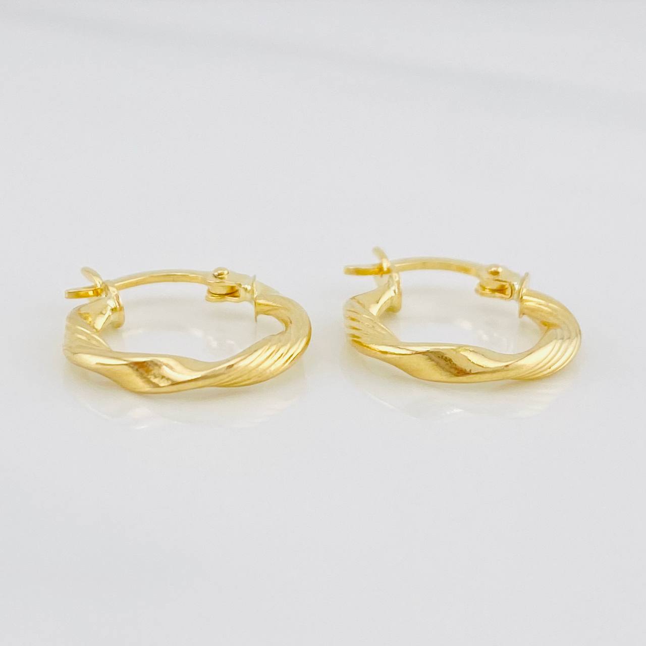 Candongas Mai 1.15g / 3/4 in Oro Amarillo 18K