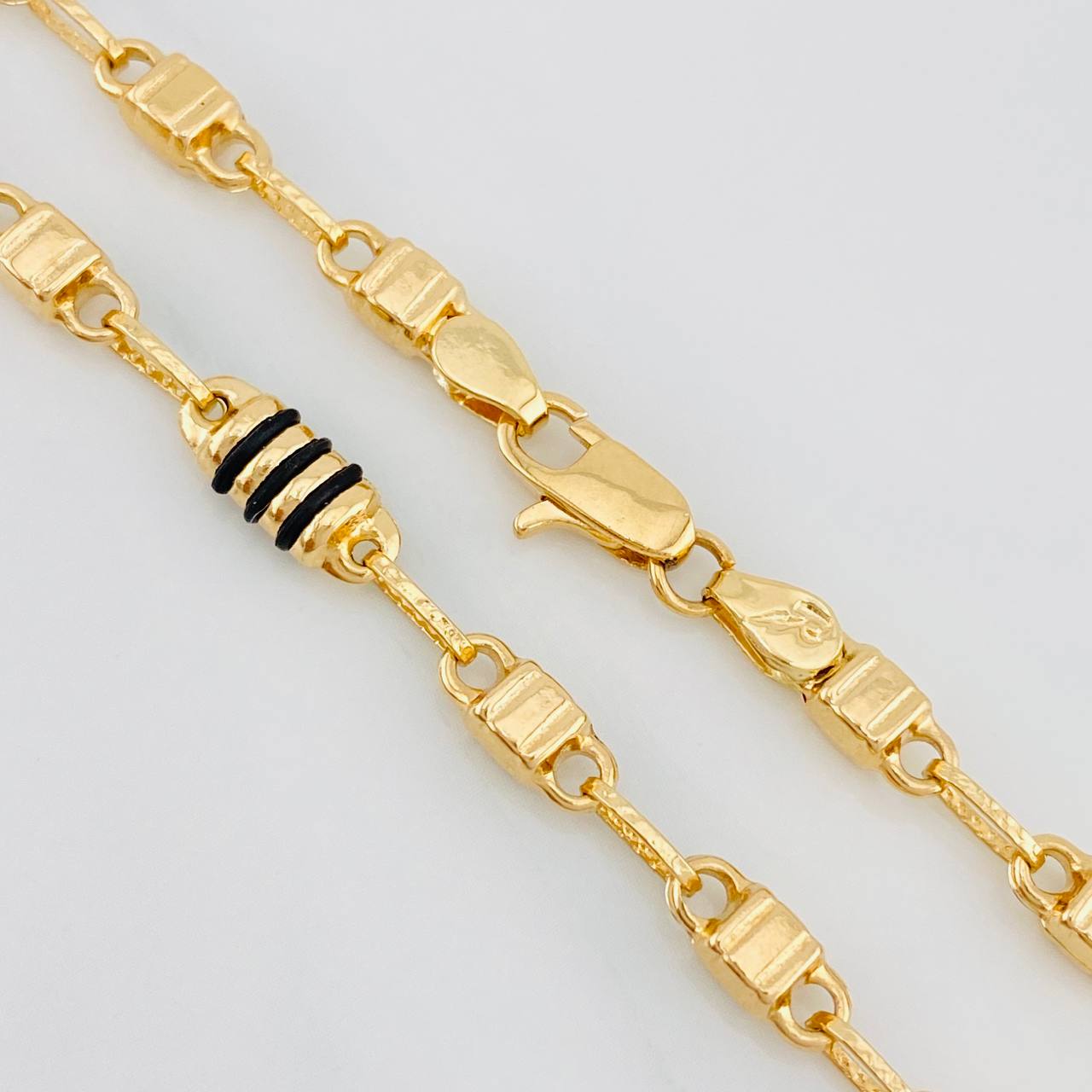 Pulso Rustico Barril 5.8g / 8 1/2 in / 5.1mm Oro Amarillo 18K