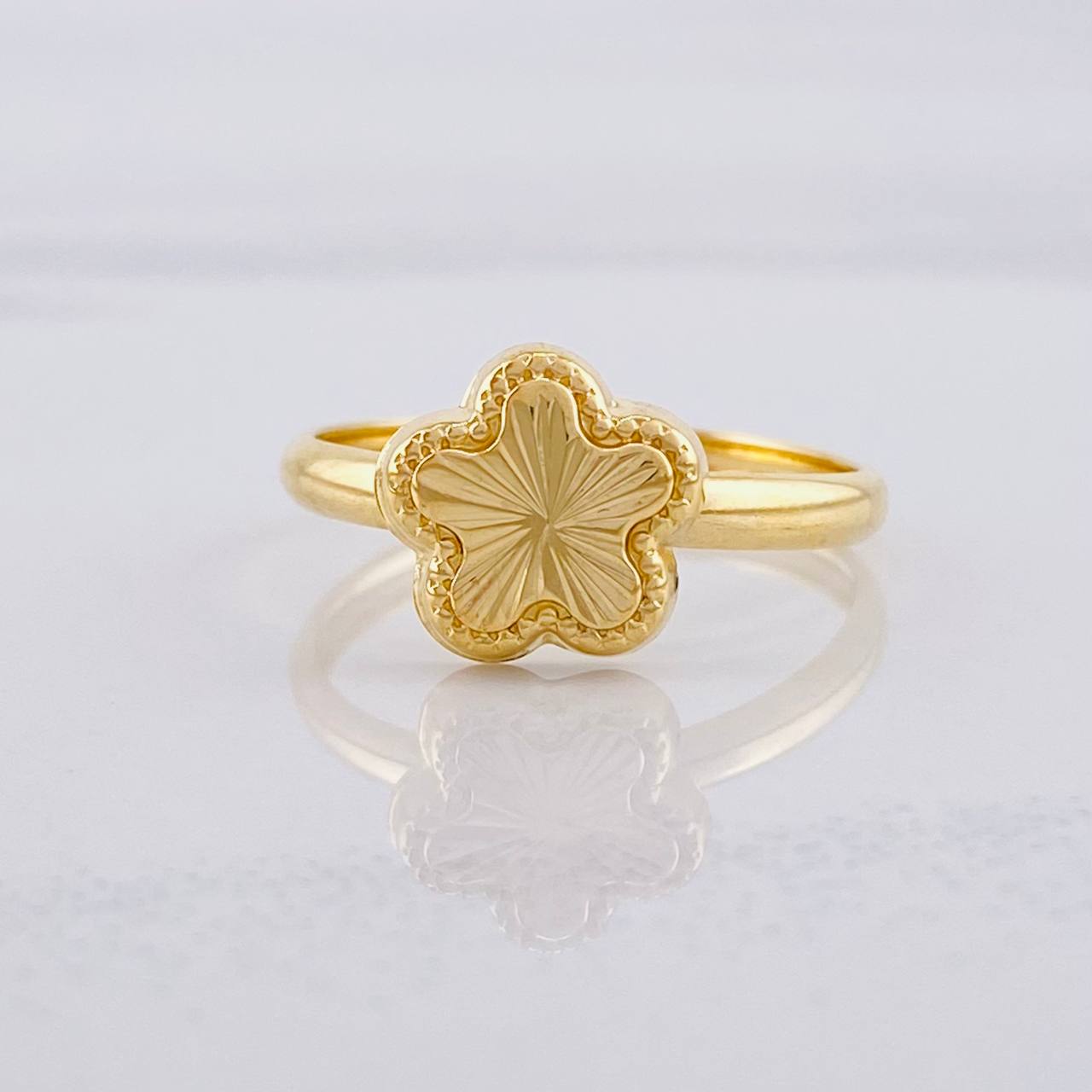 Anillo Flor Diamantada 1g / T4 3/4 Oro Amarillo 18K