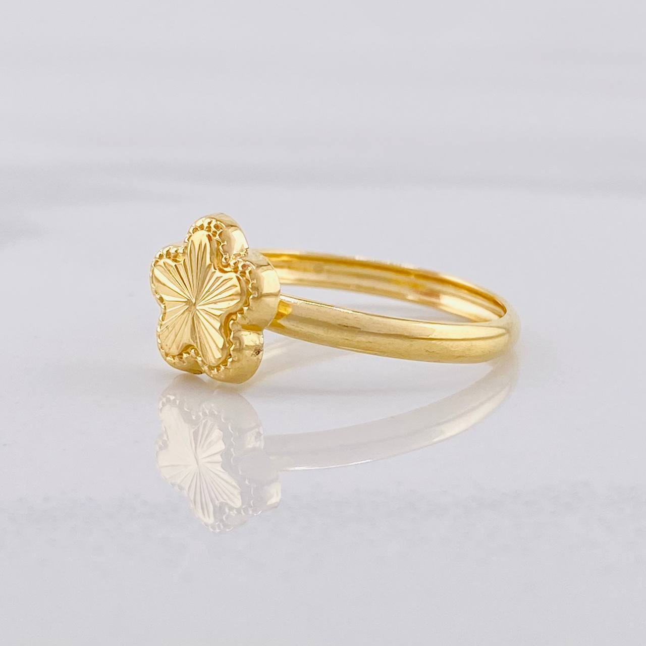 Flower Diamond Cut Ring 1.1g / T8 1/2 Yellow Gold 18K