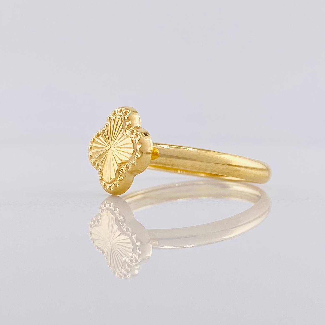 Diamond Cut Clover Ring 0.95g / T4 3/4 18K Yellow Gold