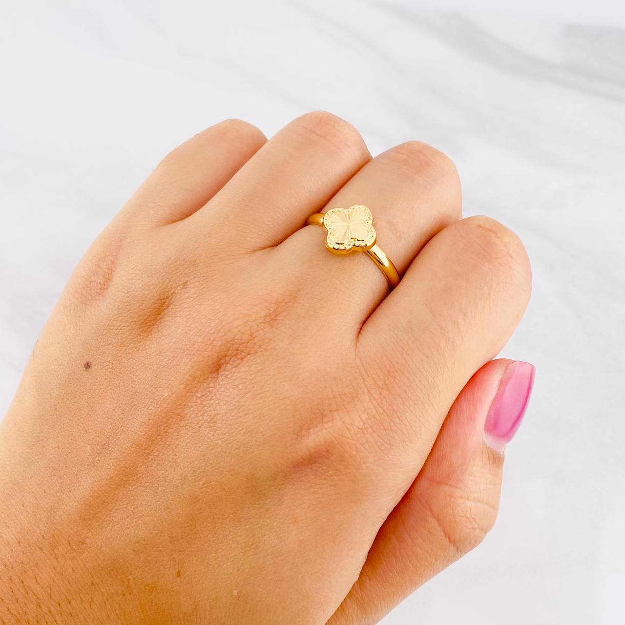 Anillo Trébol Diamantado 1.05g / T8 1/4 Oro Amarillo 18K