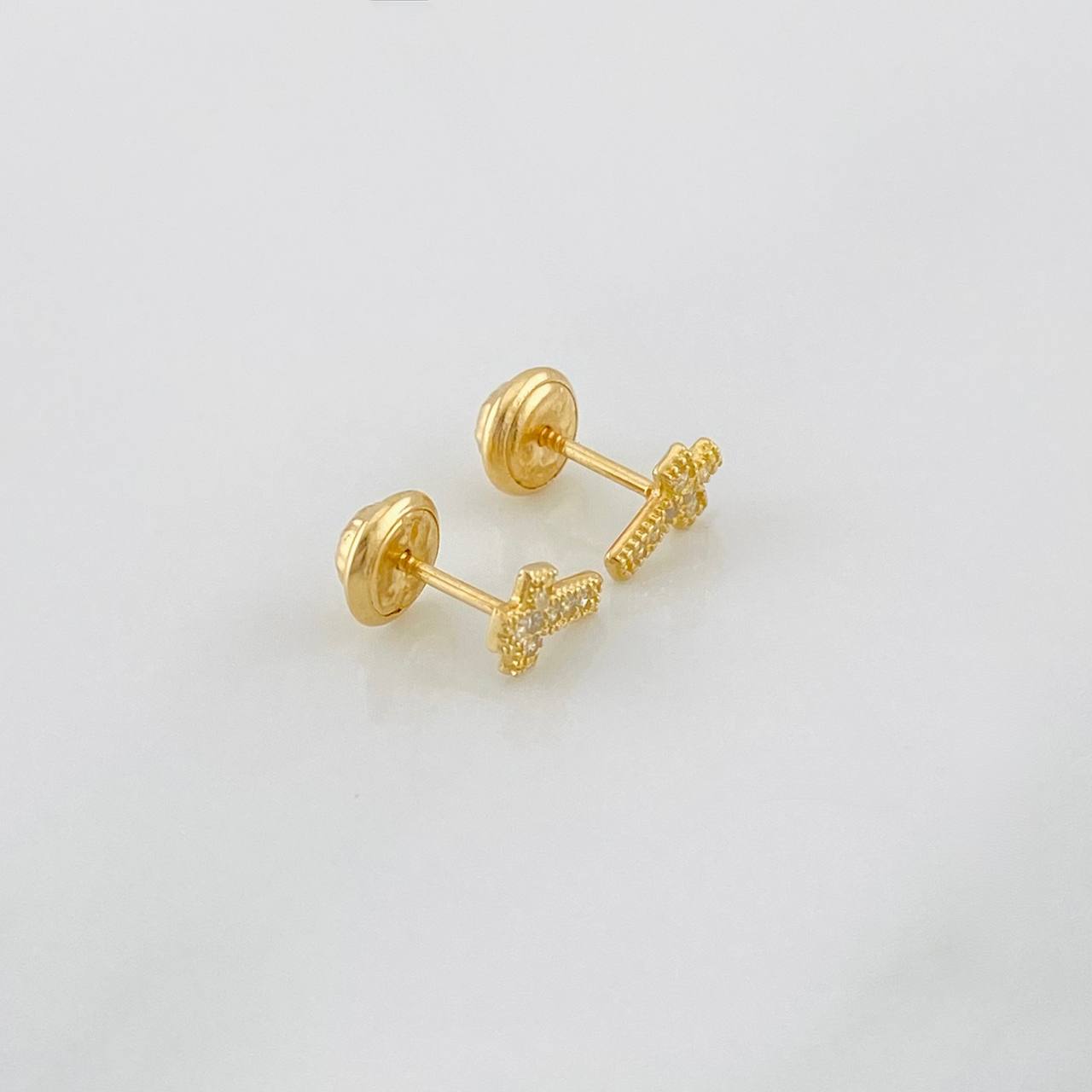 Stud Earrings Cross 0.75g / in / 7mm Yellow Gold 18K