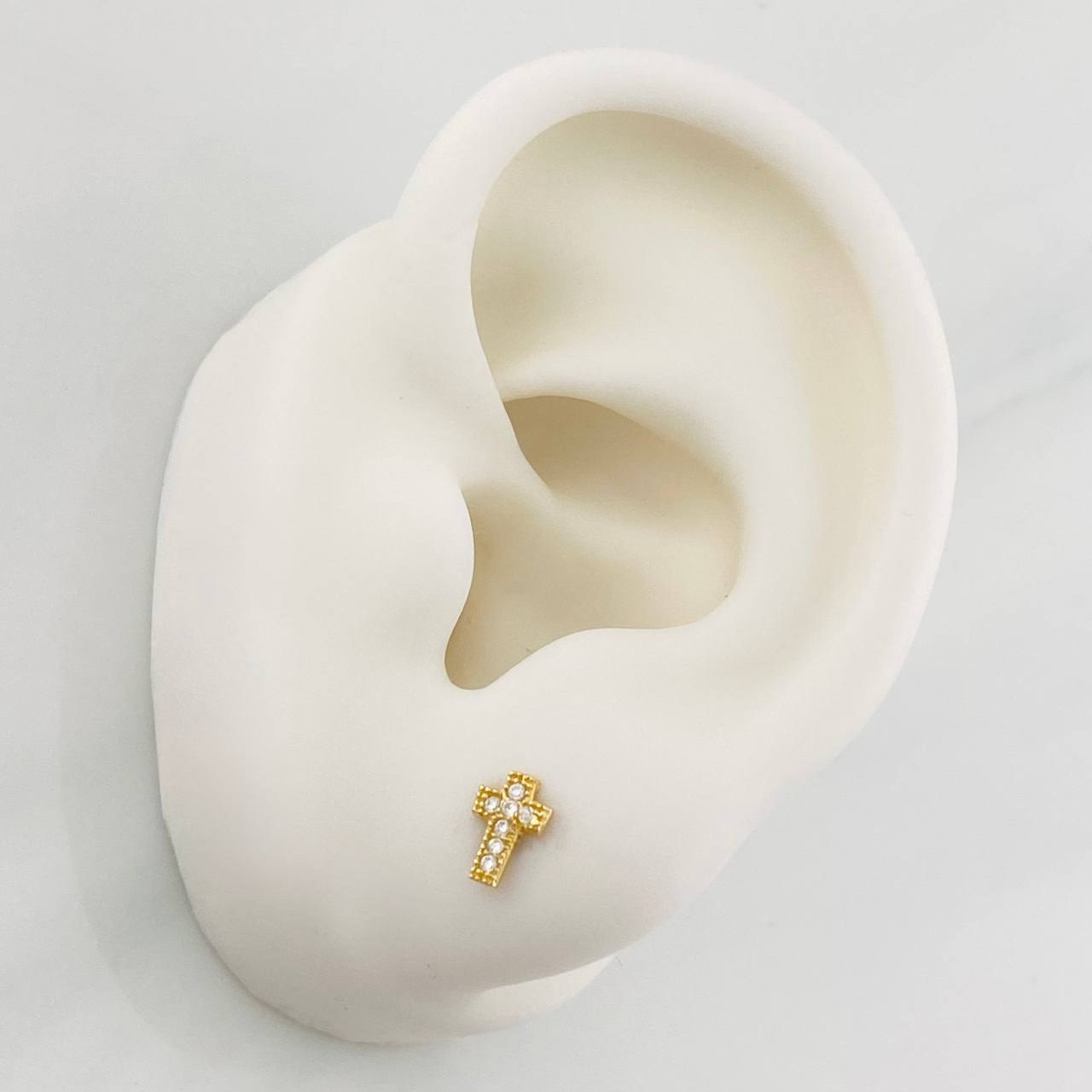 Stud Earrings Cross 0.75g / in / 7mm Yellow Gold 18K