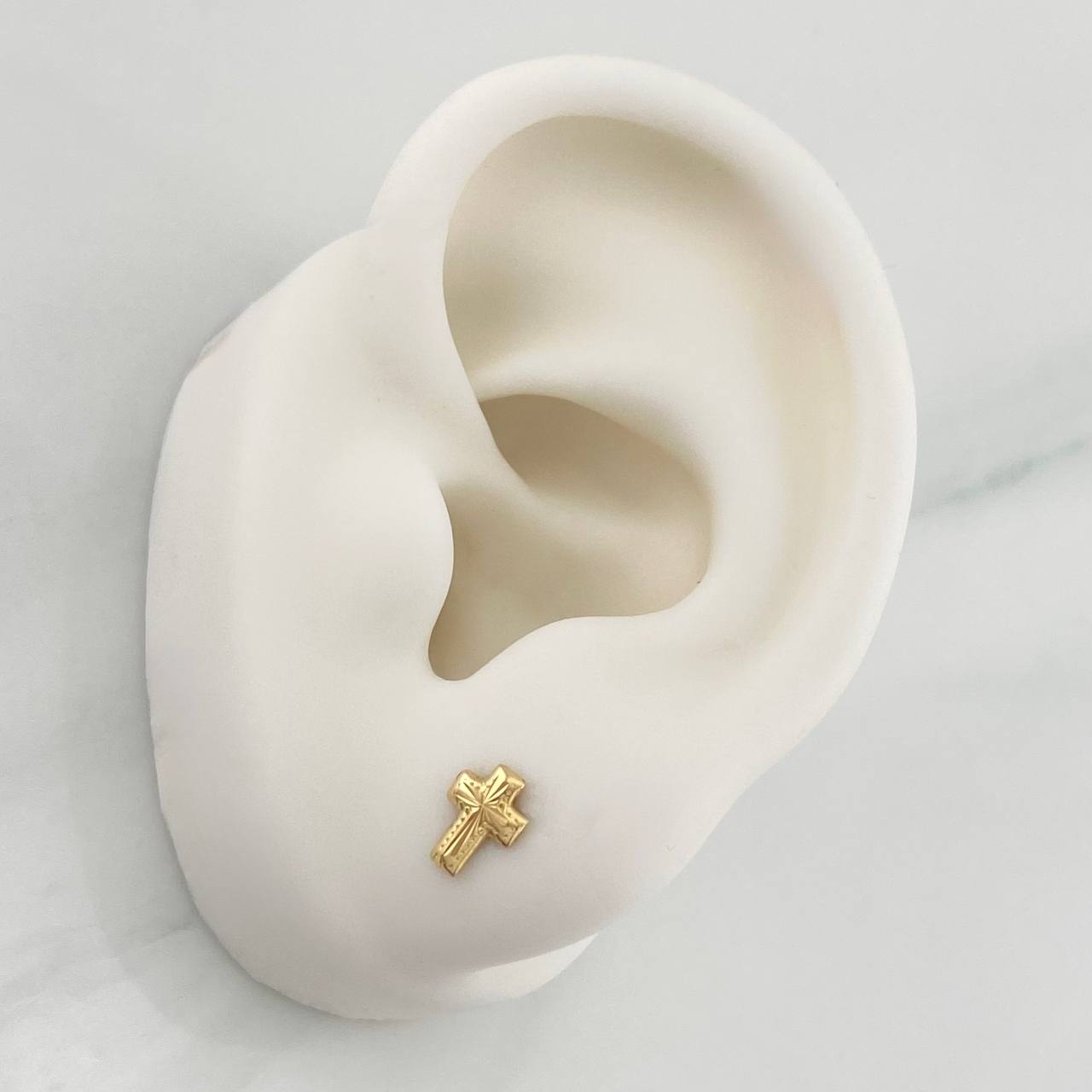 Stud Earrings Cruz 0.65g / in / 7mm Yellow Gold 18K