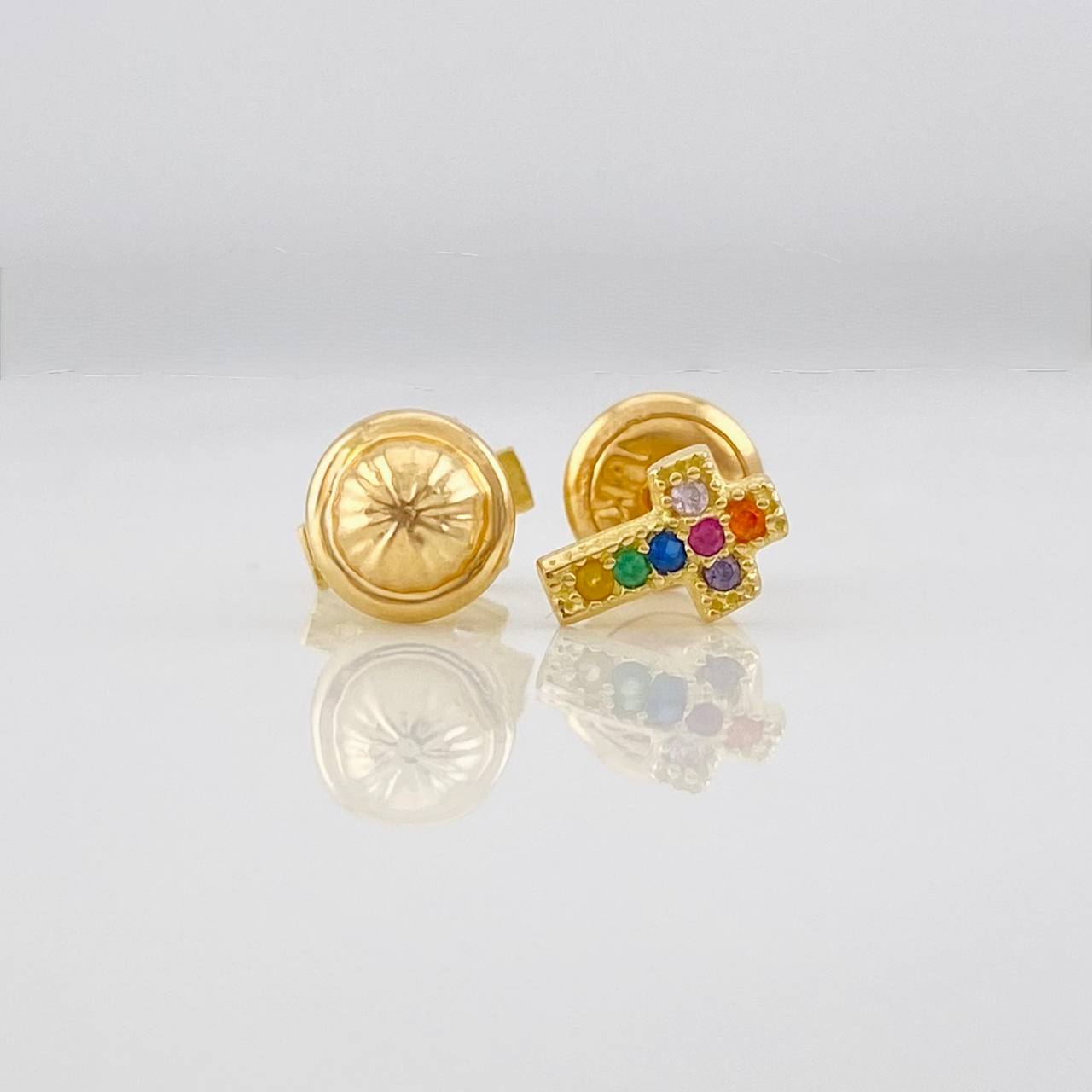 Stud Earrings Cross 0.75g / in / 6.8mm Yellow Gold 18K