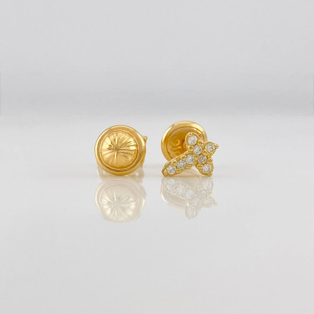 Stud Earrings Cross 0.75g / in / 6.8mm Yellow Gold 18K