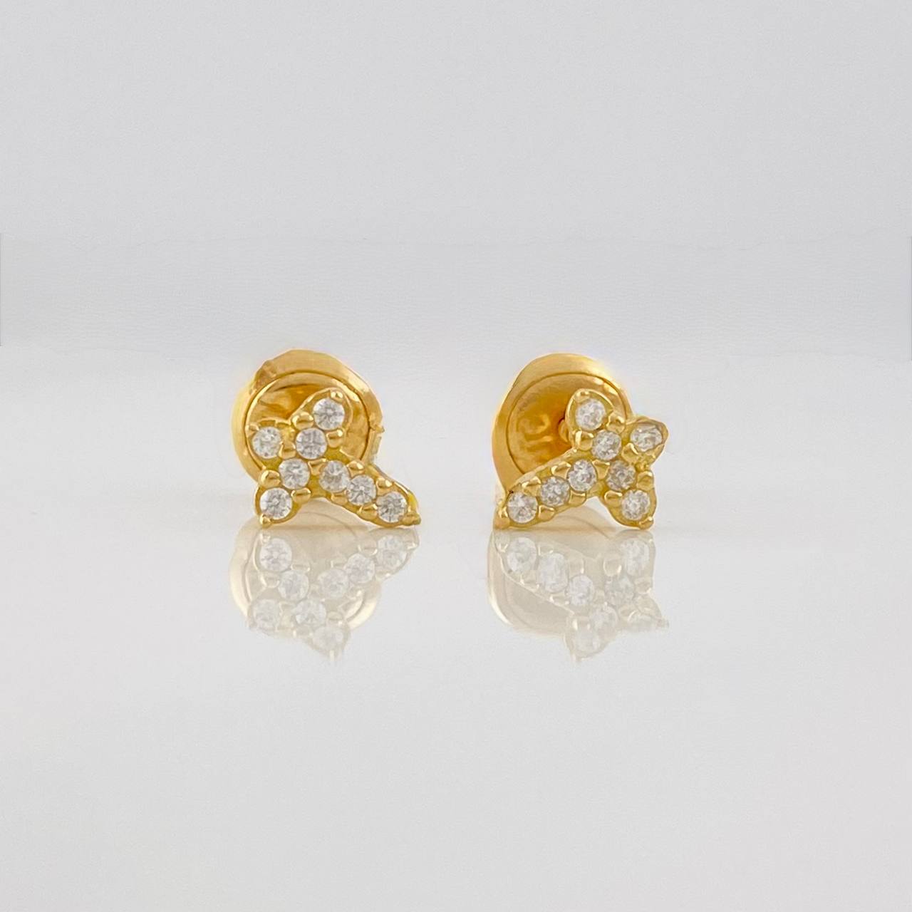 Stud Earrings Cross 0.75g / in / 6.8mm Yellow Gold 18K