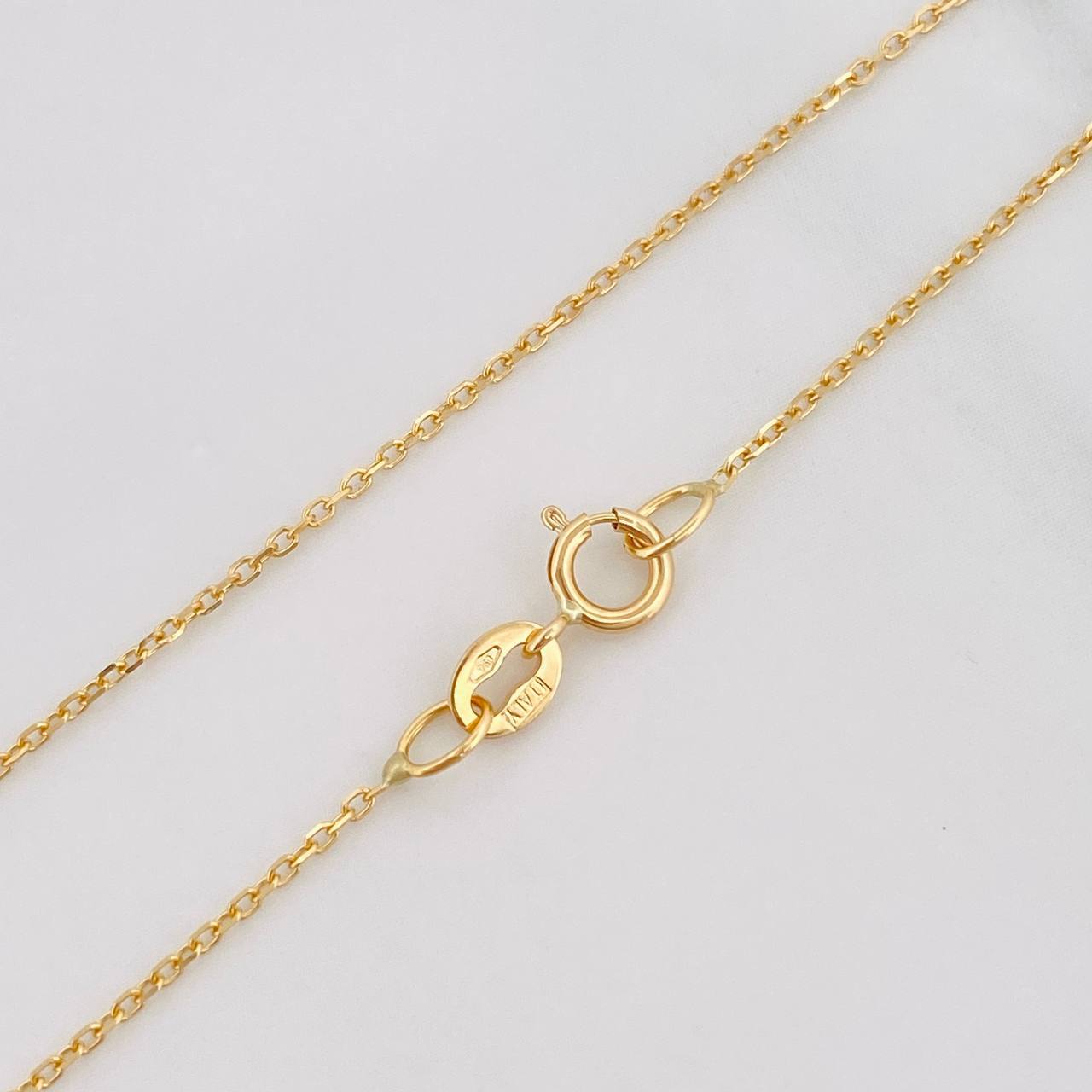 Classic Link Chain + Pendant Cross Christ / 2.3g / 17 3/4 in Three Golds 18K