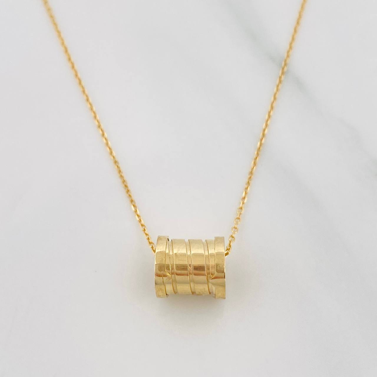 Set Cadena Aro Seguido + Dije Bv / 3.1g / 17 3/4 in Oro Amarillo 18K