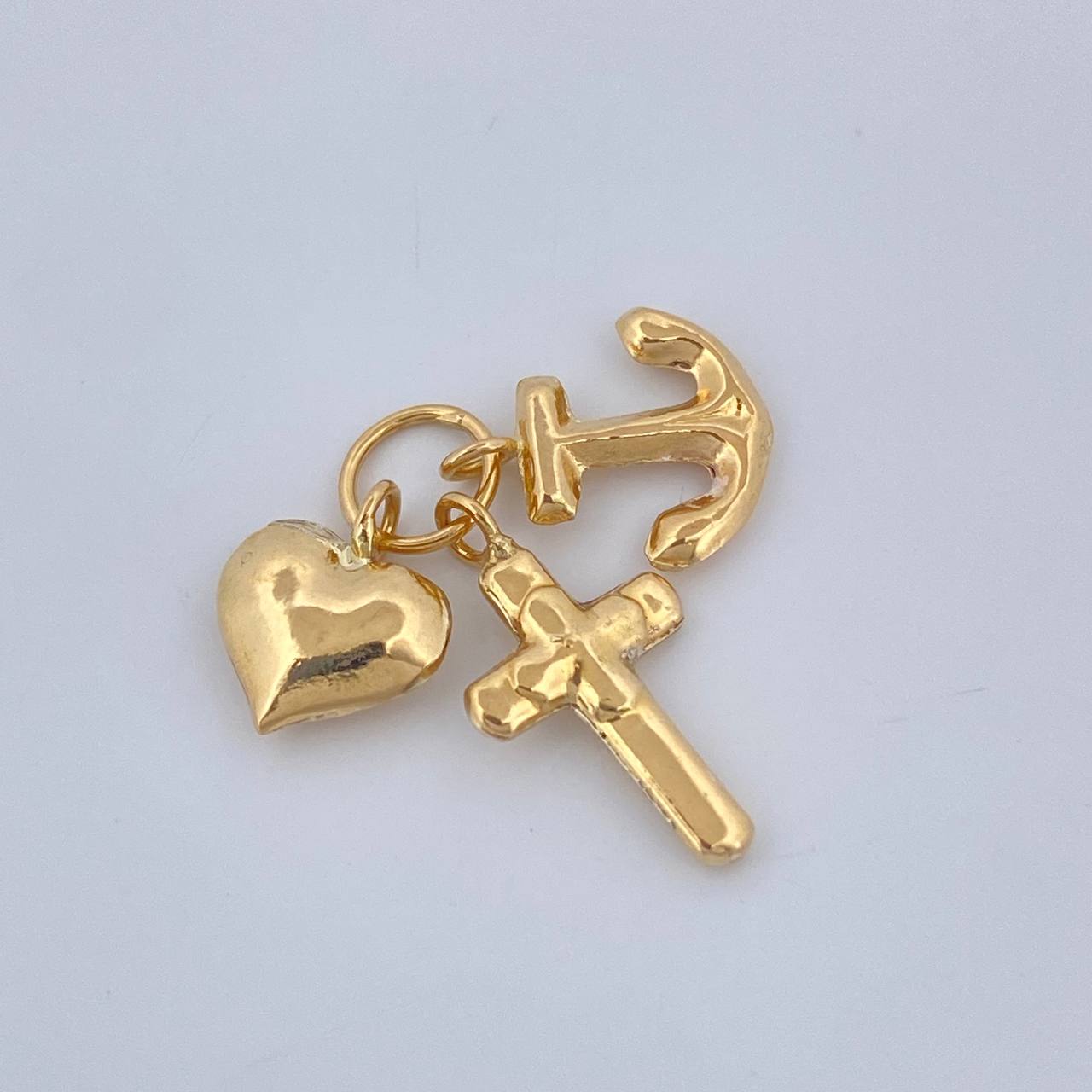 Dije Tres Gracias 0.8gr / 1/2 in / Oro Amarillo 18K %