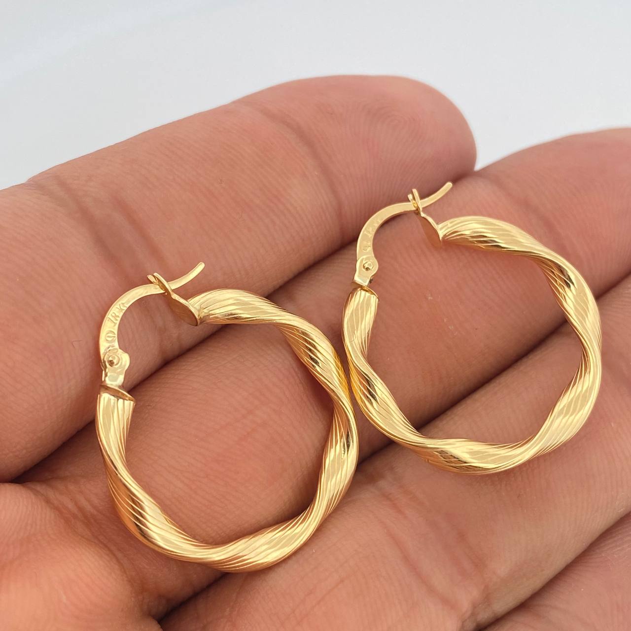 Candongas Bella 2.35gr / 1 in / Oro Amarillo 18K %