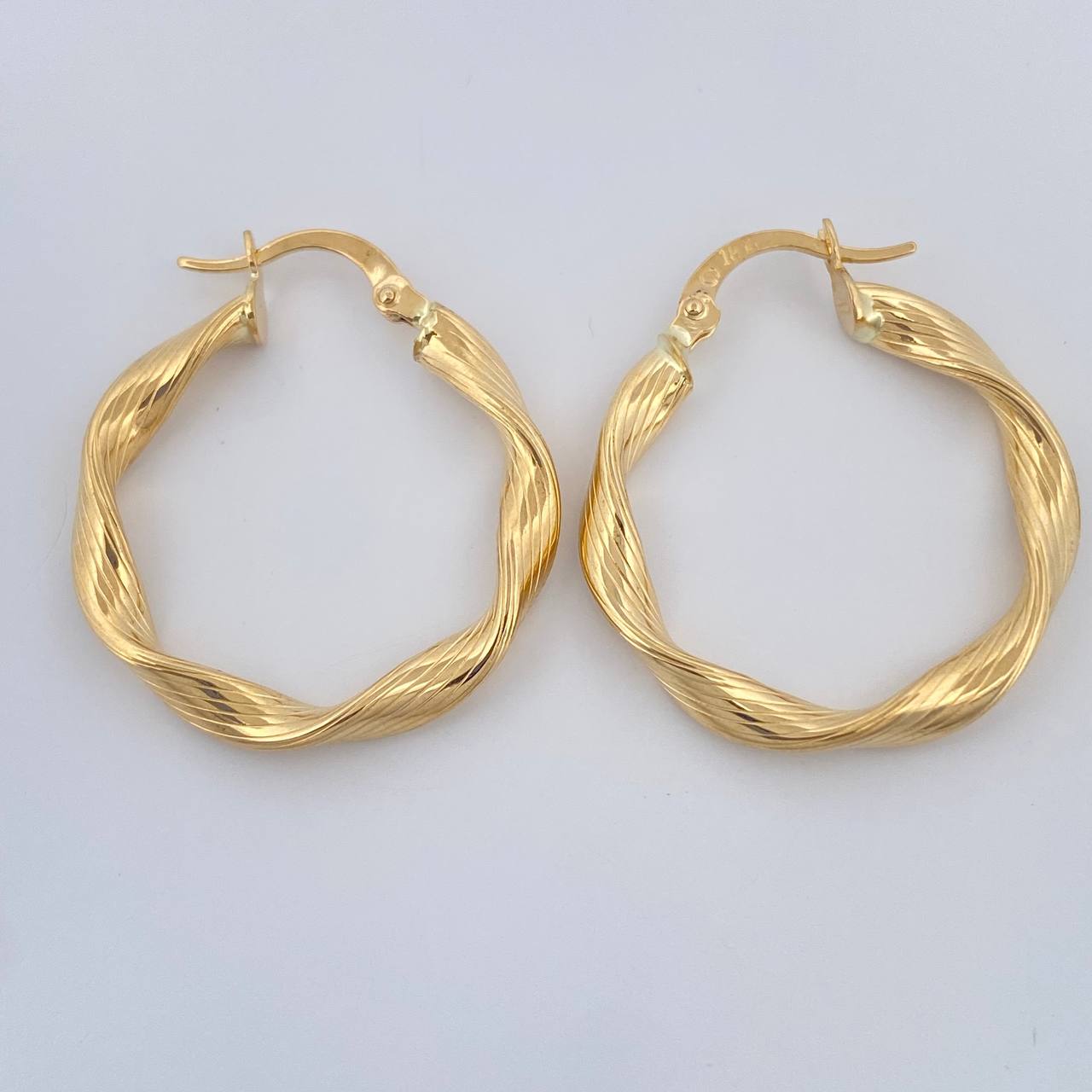 Candongas Bella 2.35gr / 1 in / Oro Amarillo 18K %