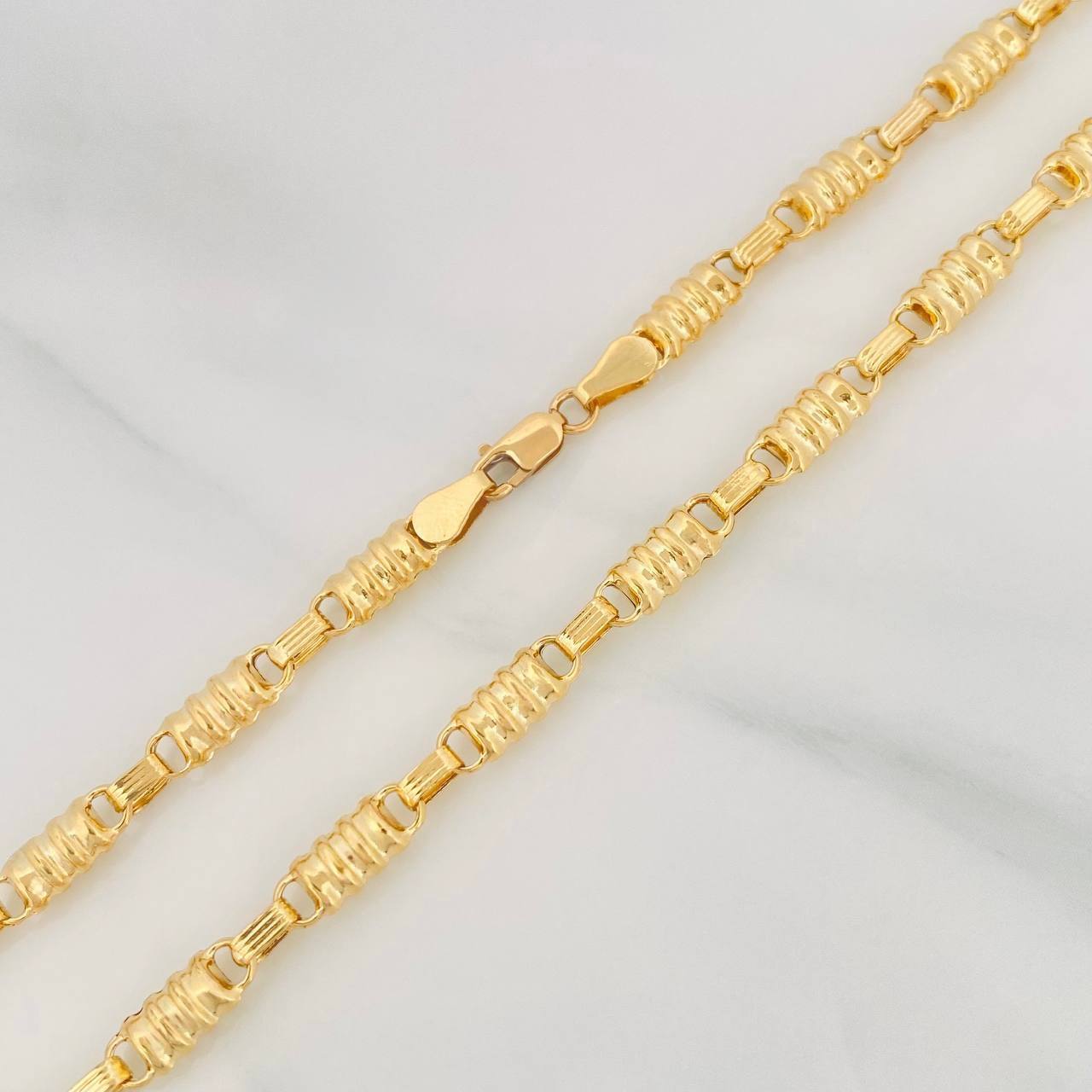 Rustic Barrel Chain 14.20g / 24 in / 3.34mm Yellow Gold 18K