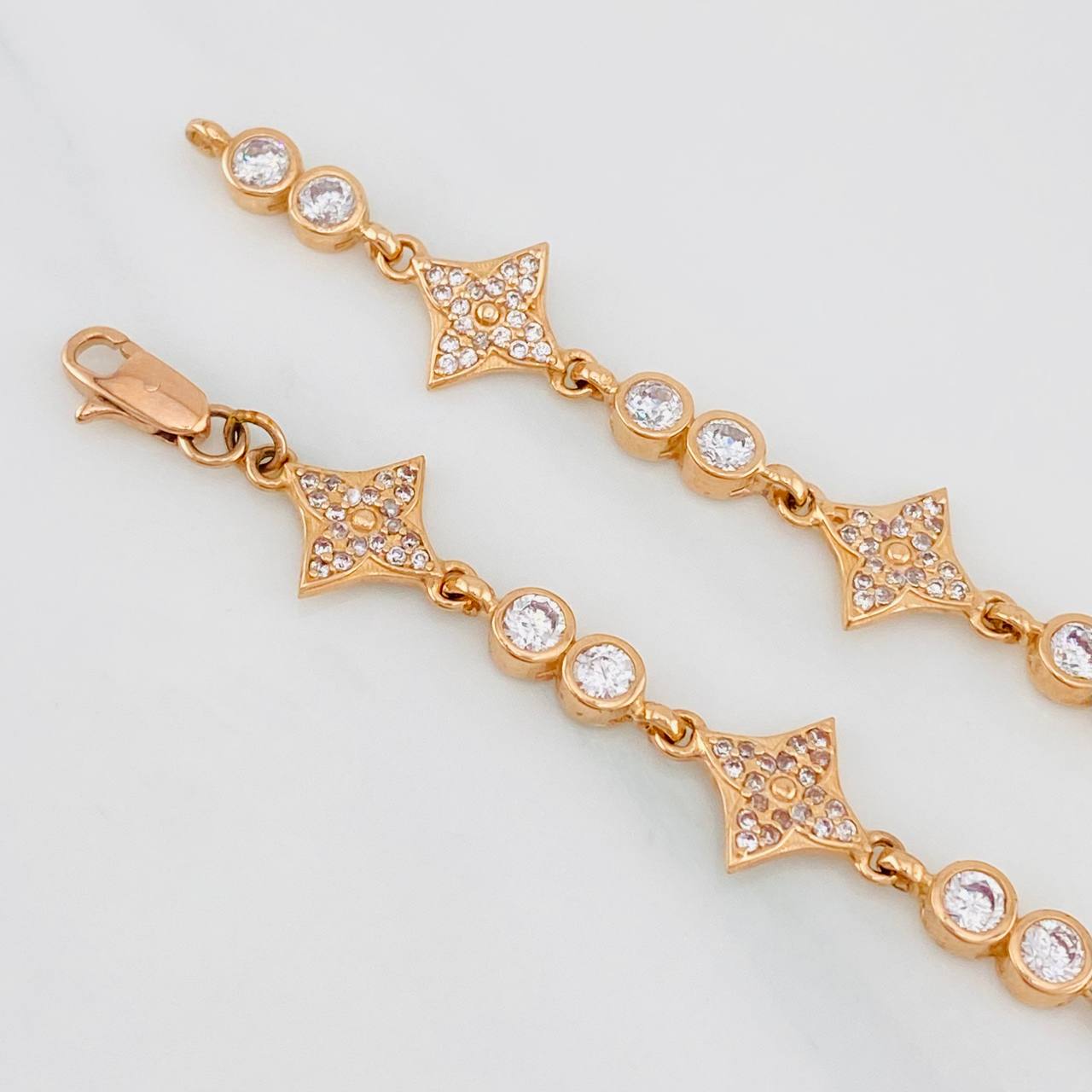 Pulso Halo Flor 8.45g / 7 in / 4.15mm Oro Rosa 18K