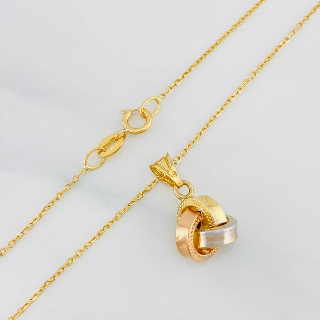 Classic Link Chain Knot 1.65g / 17 3/4 in / 0.6mm Three Golds 18K