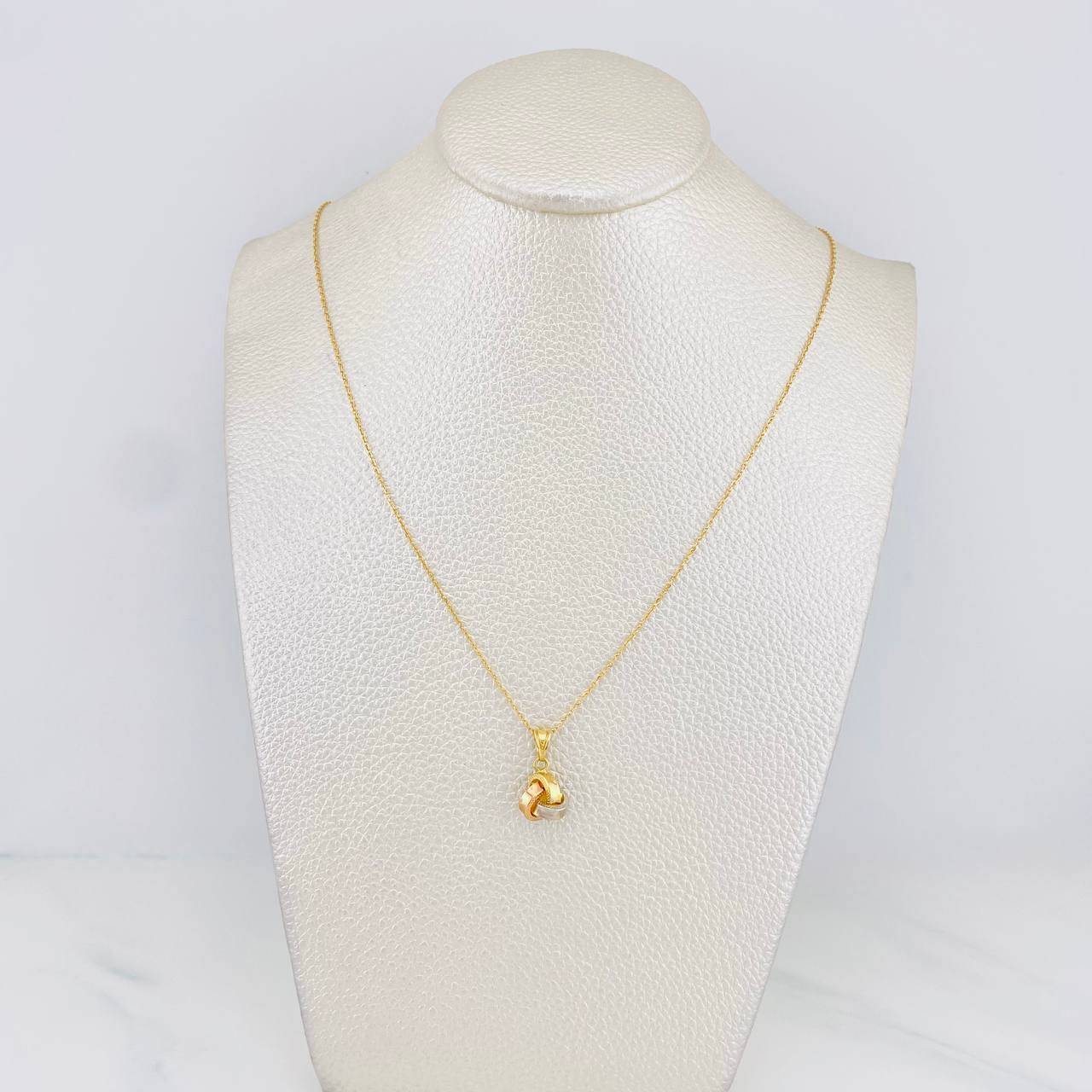 Classic Link Chain Knot 1.65g / 17 3/4 in / 0.6mm Three Golds 18K
