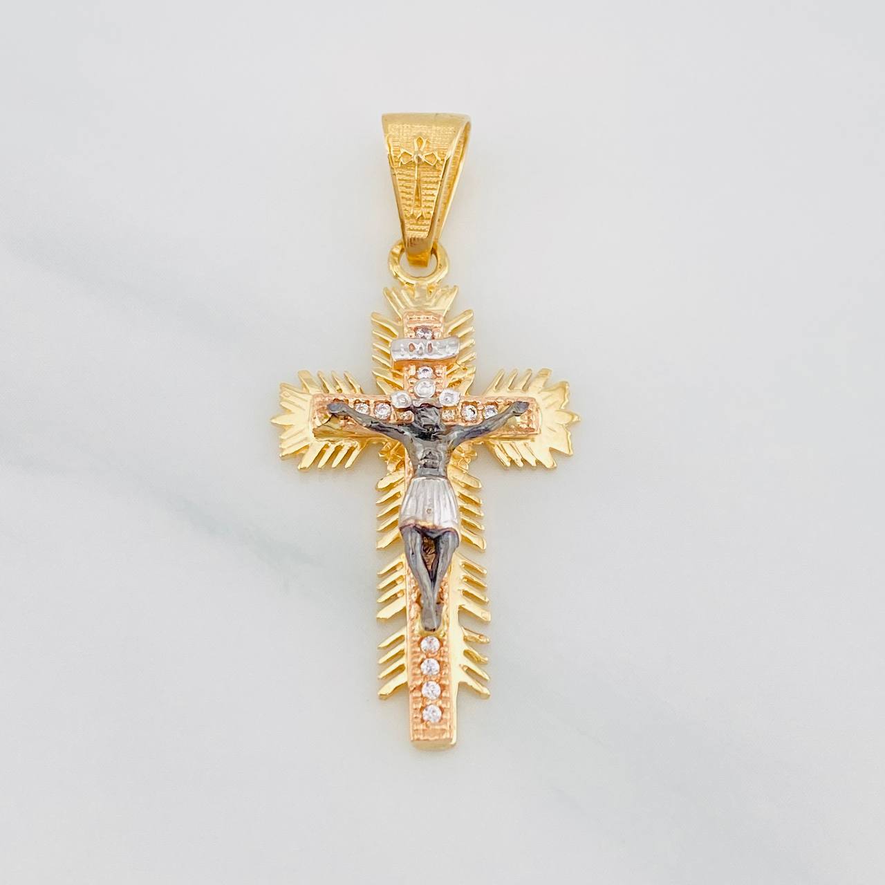 Pendant Cross Christ 3.95g / 1 1/2 in Three Golds 18K
