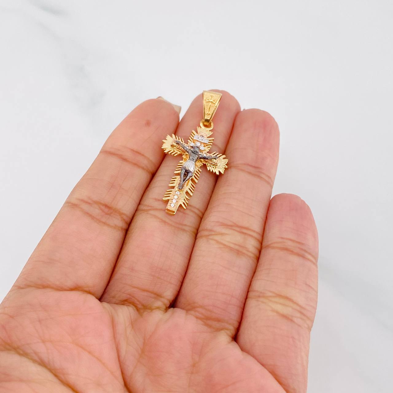 Pendant Cross Christ 3.95g / 1 1/2 in Three Golds 18K